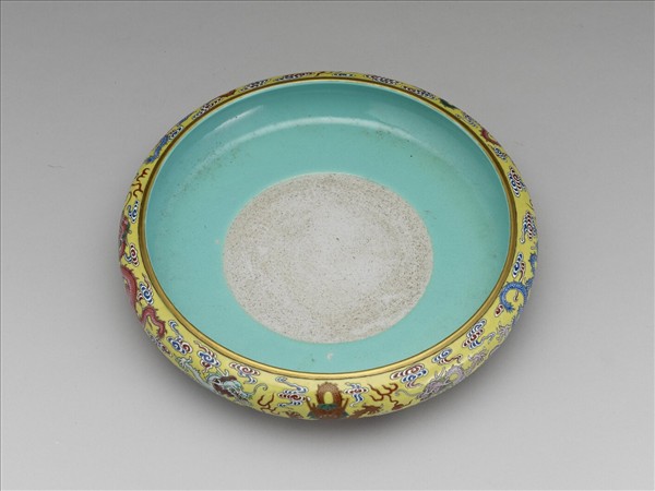 洋彩黃地九龍洗