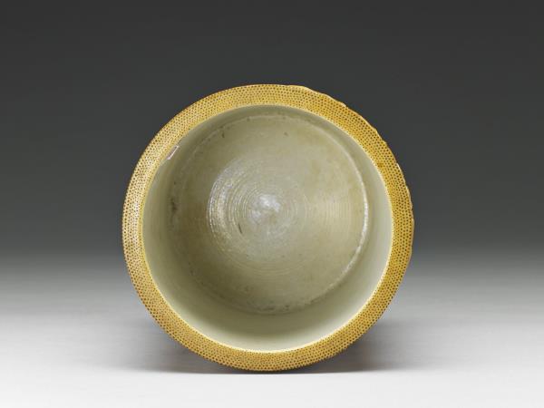 黃釉仿雕竹筆筒