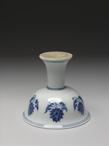 青花番蓮紋高足杯