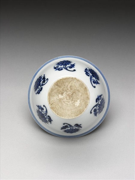 青花折枝蓮紋高足杯