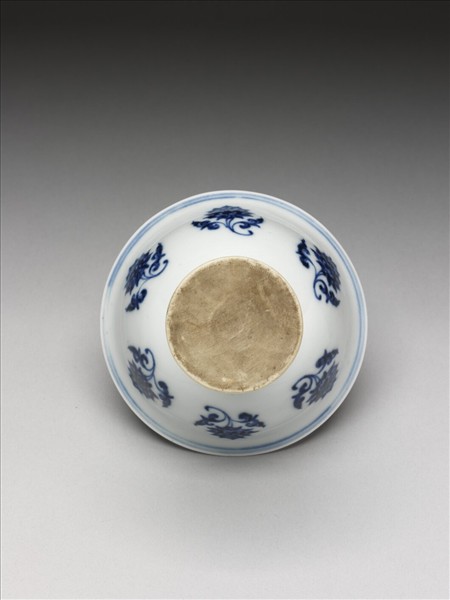 青花番蓮紋高足杯