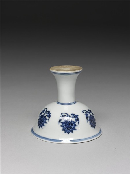 青花番蓮紋高足杯