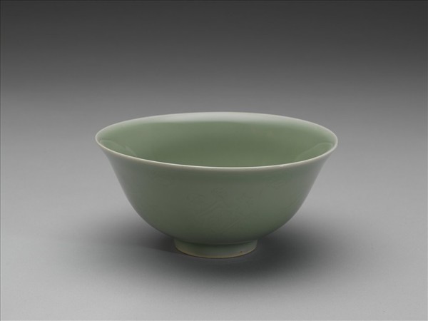 冬青釉花卉紋碗