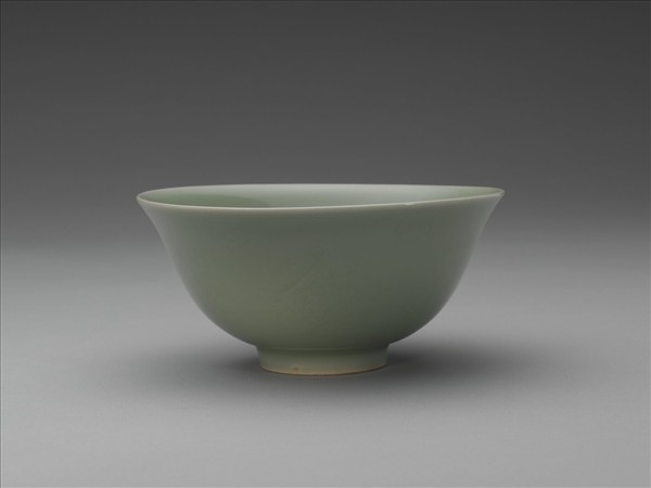 冬青釉花卉紋碗