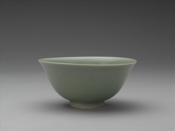 冬青釉花卉紋碗