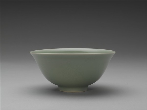 冬青釉花卉紋碗