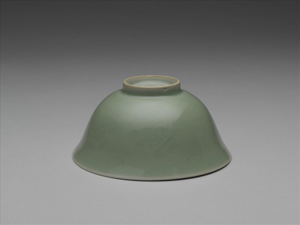 冬青釉花卉紋碗