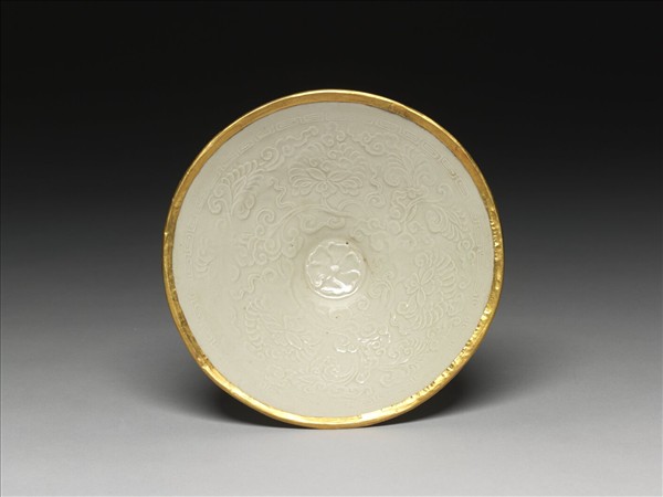 定窯 白瓷印花纏枝牡丹紋斗笠碗