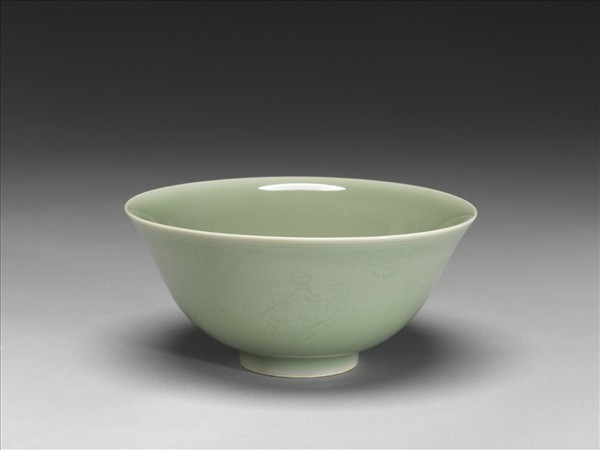 冬青釉花卉紋碗