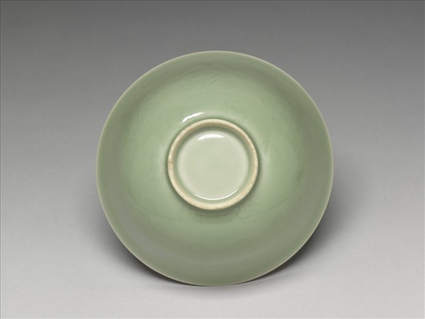 冬青釉花卉紋碗