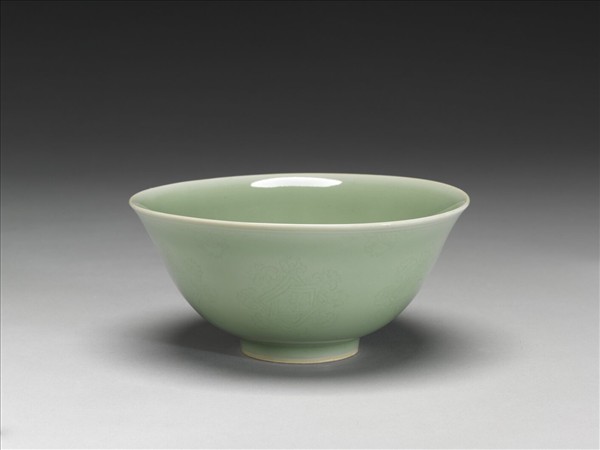 冬青釉花卉紋碗