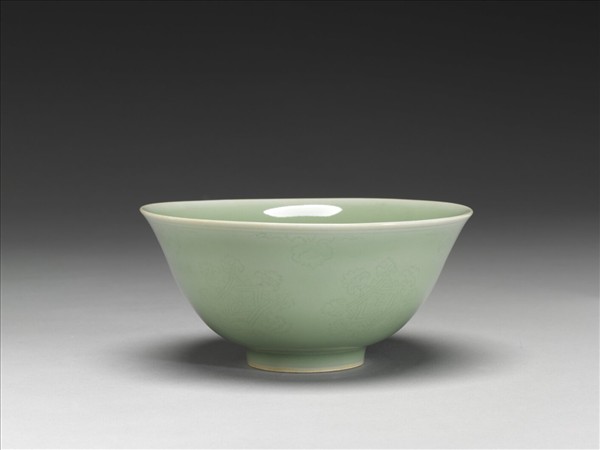 冬青釉花卉紋碗