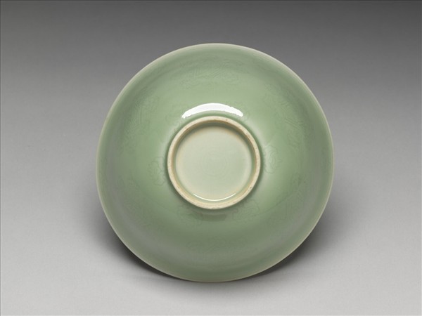 冬青釉花卉紋碗