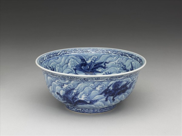 青花波濤海獸紋碗