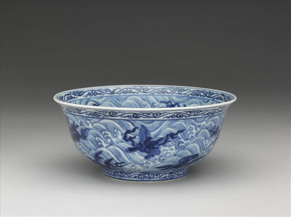 青花波濤海獸紋碗