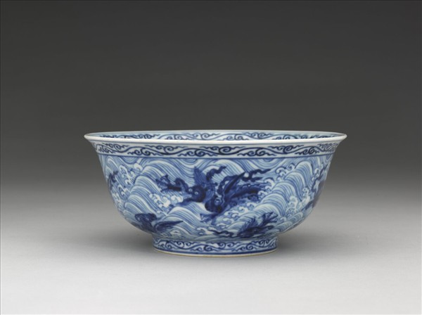 青花波濤海獸紋碗
