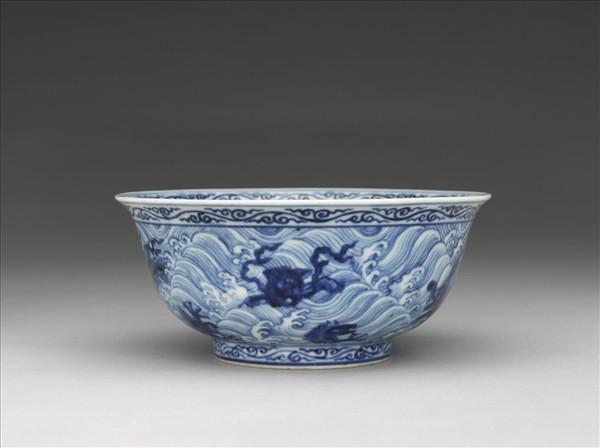 青花波濤海獸紋碗