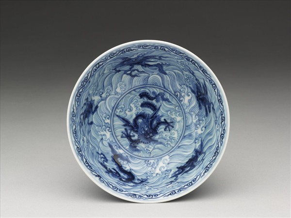 青花波濤海獸紋碗