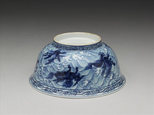 青花波濤海獸紋碗