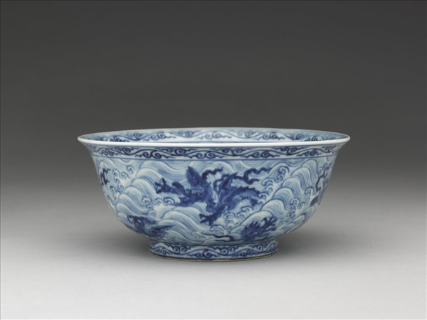 青花波濤海獸紋碗