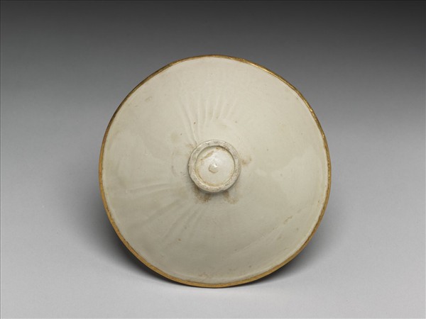 定窯 白瓷印花纏枝牡丹紋斗笠碗