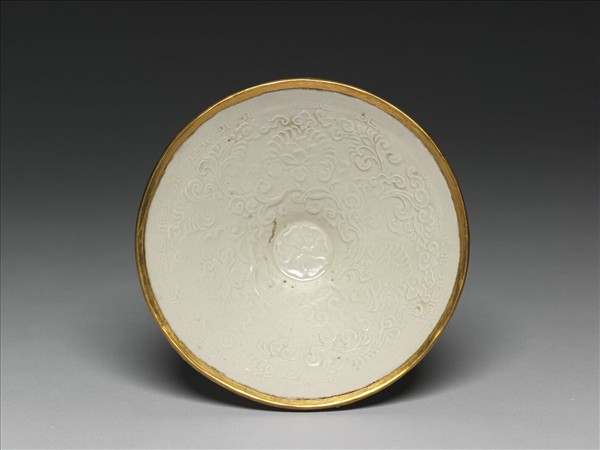 定窯 白瓷印花纏枝牡丹紋斗笠碗