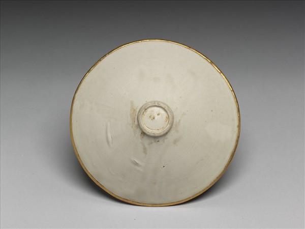 定窯 白瓷印花纏枝牡丹紋斗笠碗