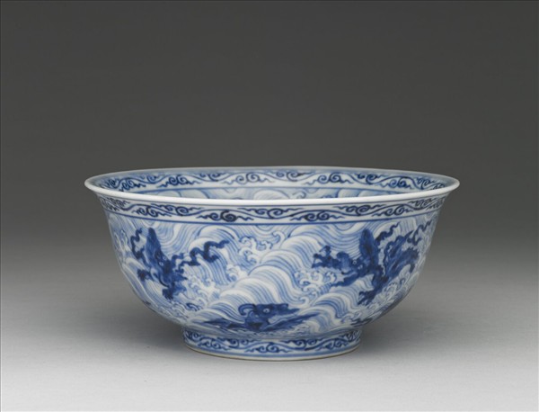 青花波濤海獸紋碗