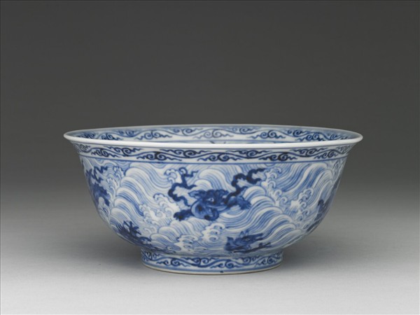 青花波濤海獸紋碗