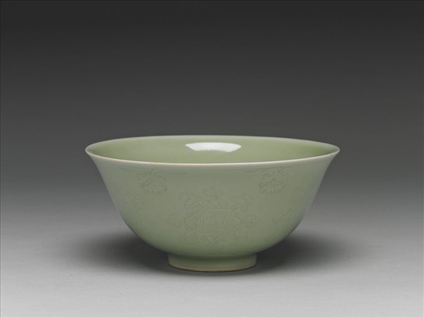 冬青釉花卉紋碗