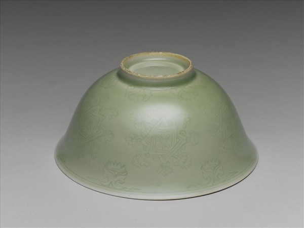 冬青釉花卉紋碗