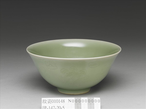 冬青釉花卉紋碗