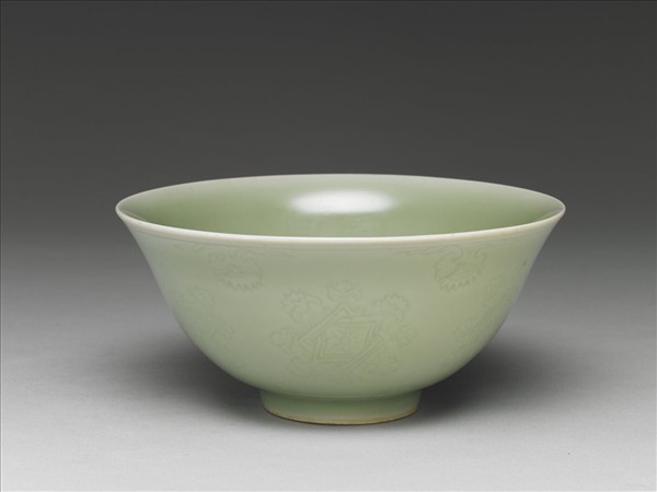 冬青釉花卉紋碗