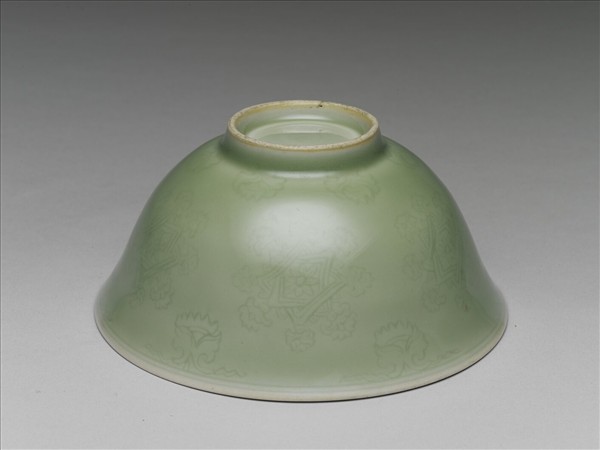 冬青釉花卉紋碗