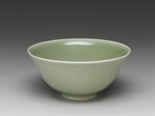 冬青釉花卉紋碗