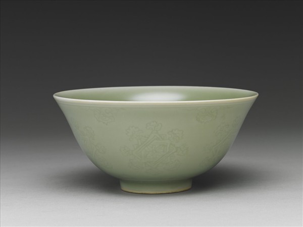 冬青釉花卉紋碗