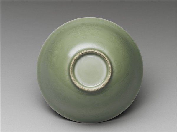 冬青釉花卉紋碗