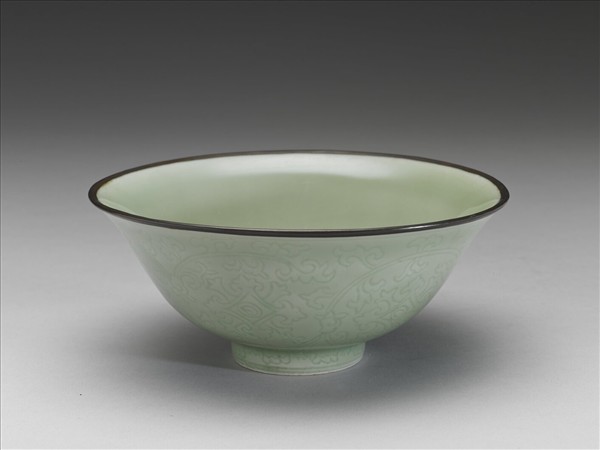 冬青釉花卉紋碗