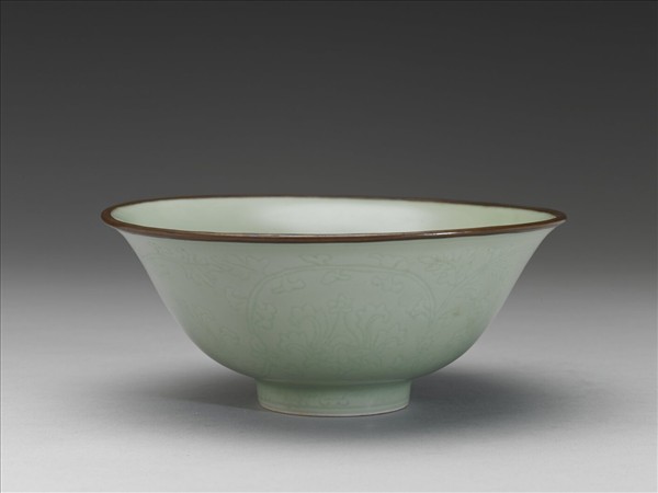 冬青釉花卉紋碗