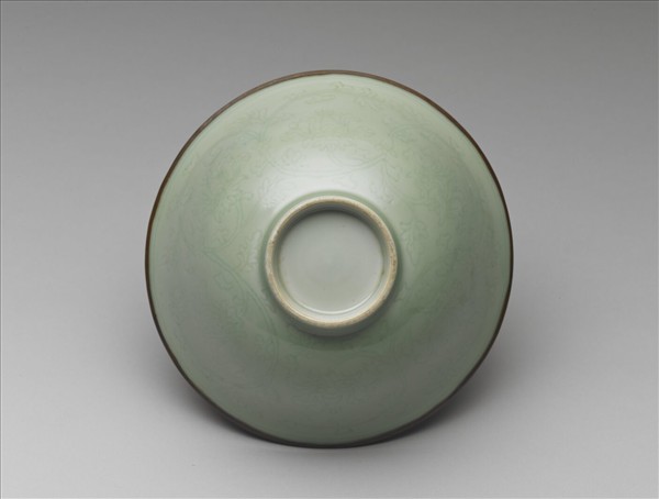 冬青釉花卉紋碗