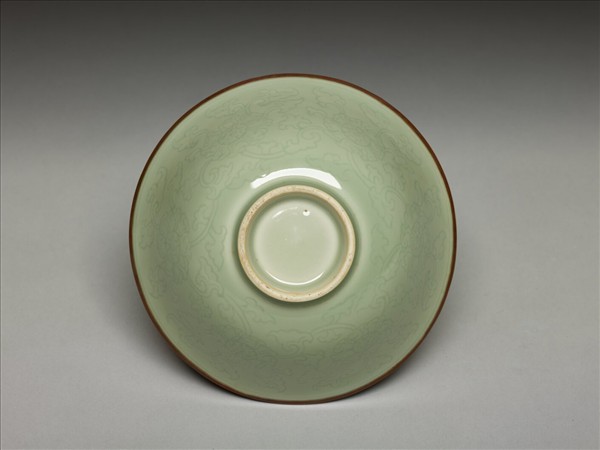 冬青釉花卉紋碗