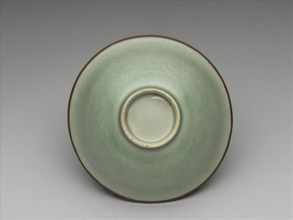 冬青釉花卉紋碗