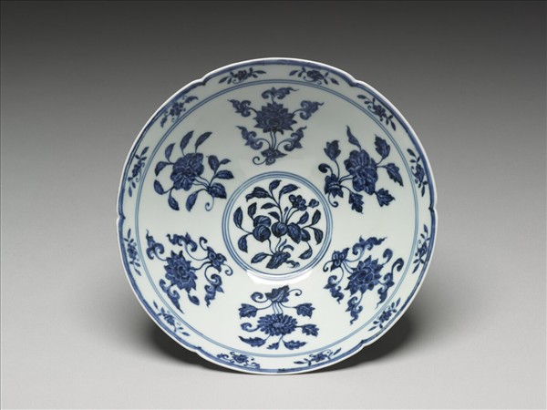 青花花果紋葵口碗