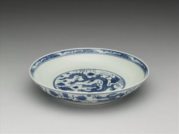 青花蓮藻龍紋盤
