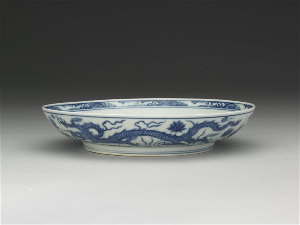 青花蓮藻龍紋盤