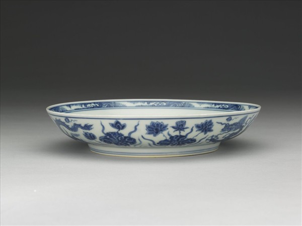 青花蓮藻龍紋盤