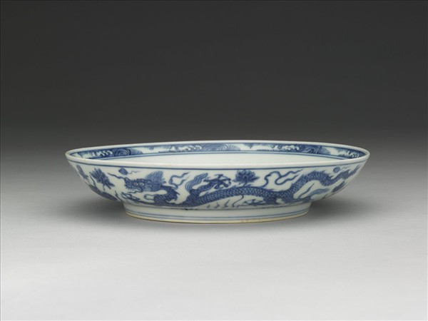 青花蓮藻龍紋盤