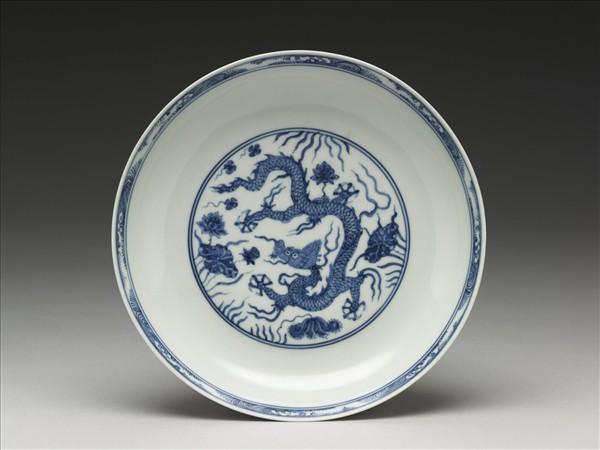 青花蓮藻龍紋盤