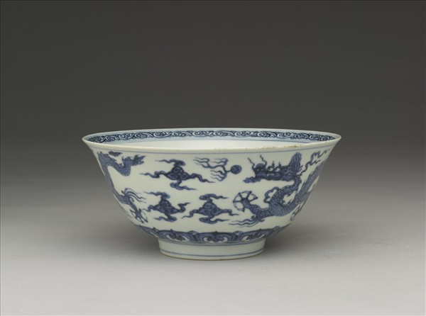 青花雲龍紋碗