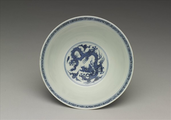 青花雲龍紋碗